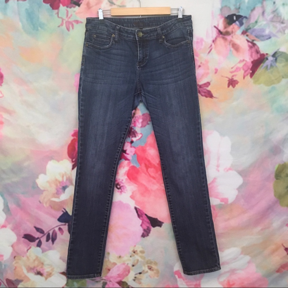 Kut from the Kloth / medium wash straight jeans